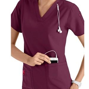 Carhartt Scrub Set! Top and Bottom